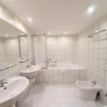 Aquamarina Hotel na wodzie 3*