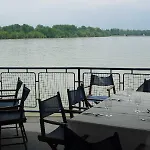 Aquamarina بوتيل فيشيغراد