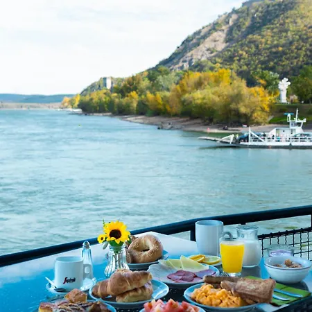 Úszó hotel Aquamarina 3*