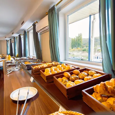 Aquamarina Úszó hotel 3*