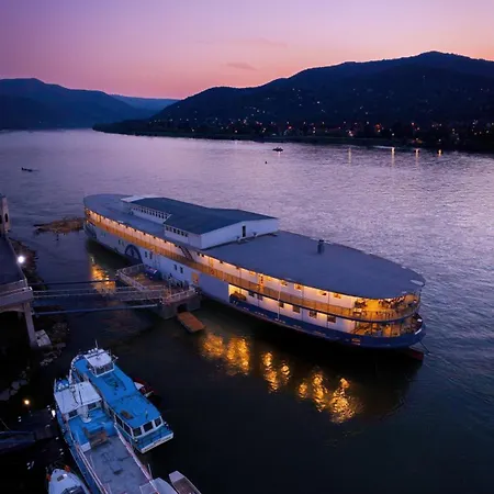 Úszó hotel Aquamarina Visegrád