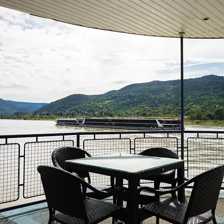 Úszó hotel Aquamarina 3*