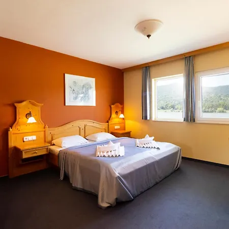 Úszó hotel Aquamarina