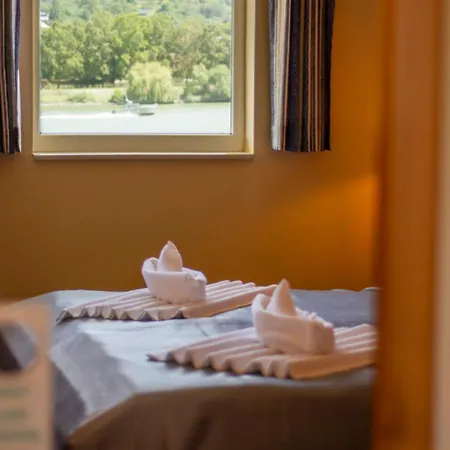 Aquamarina Úszó hotel 3*