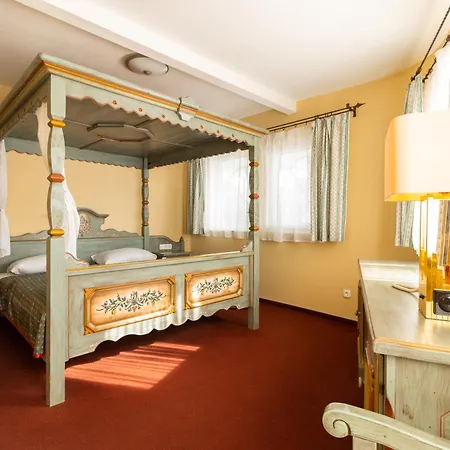 Aquamarina Úszó hotel 3*