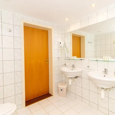 Aquamarina Úszó hotel
