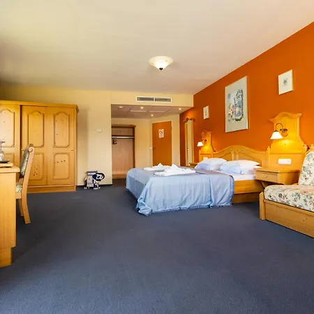 Úszó hotel Aquamarina