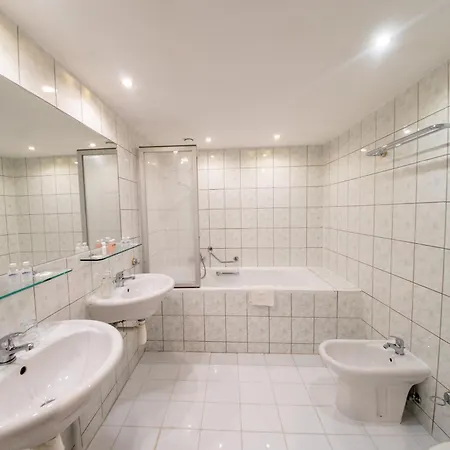 Aquamarina ספינת מלון 3*