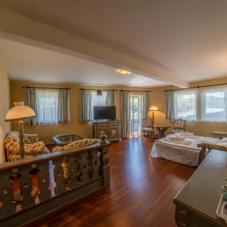 Úszó hotel Aquamarina Visegrád