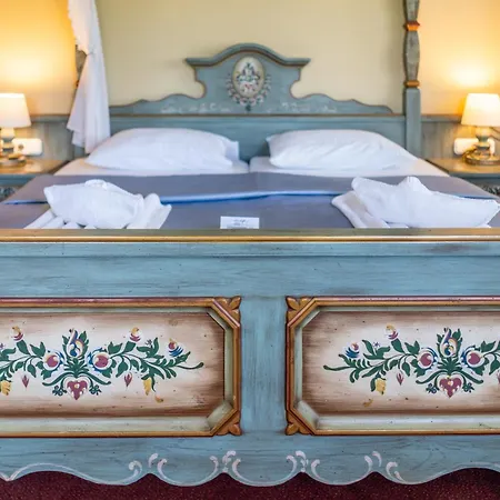 Aquamarina Úszó hotel Visegrád