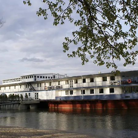 Úszó hotel Aquamarina 3*