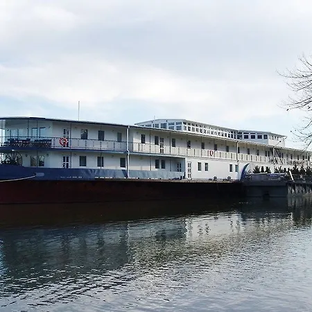 Úszó hotel Aquamarina