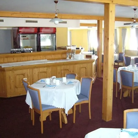 Aquamarina Úszó hotel