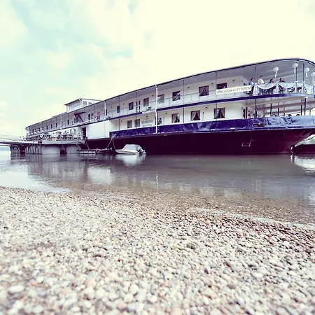 Úszó hotel Aquamarina
