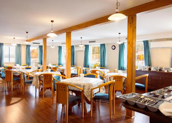 Aquamarina Úszó hotel 3*