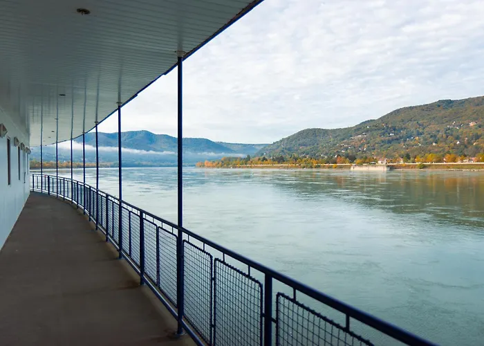 Aquamarina Úszó hotel Visegrád