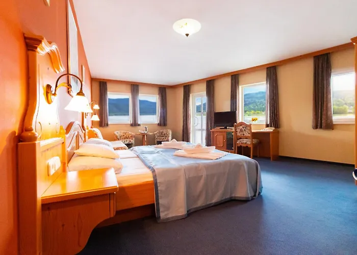 Aquamarina Úszó hotel 3*