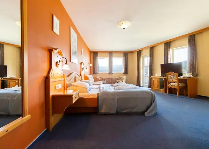 Aquamarina Úszó hotel