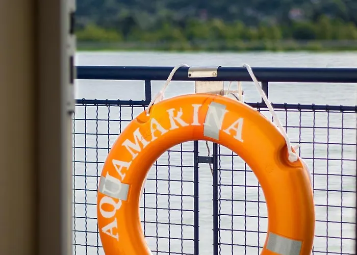 Aquamarina Úszó hotel Visegrád