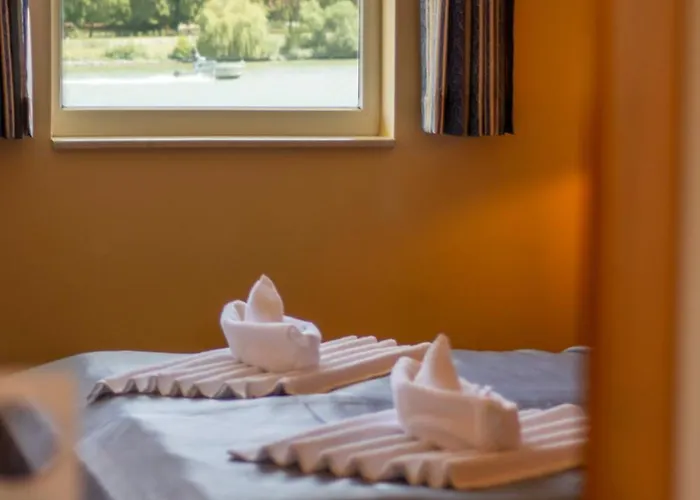 Aquamarina Úszó hotel 3*