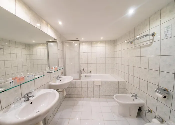 Aquamarina Úszó hotel 3*