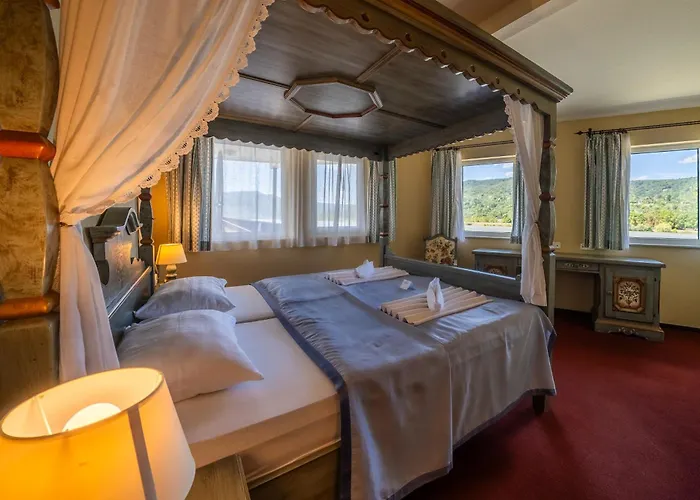 Aquamarina Úszó hotel