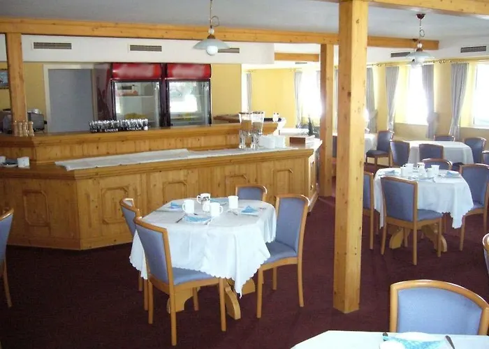 Aquamarina Úszó hotel