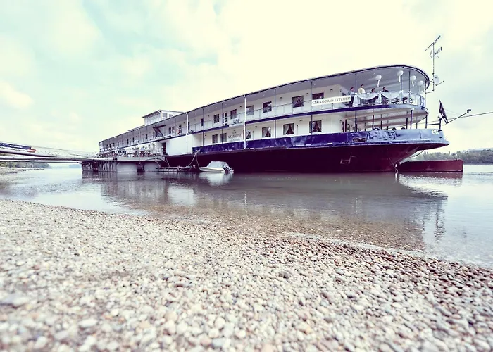 Úszó hotel Aquamarina